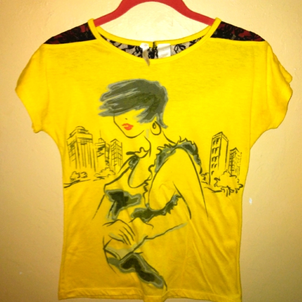 Red lips lady shirt